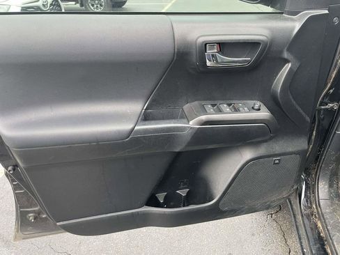 Used 2022 Toyota Tacoma TRD Sport image 26