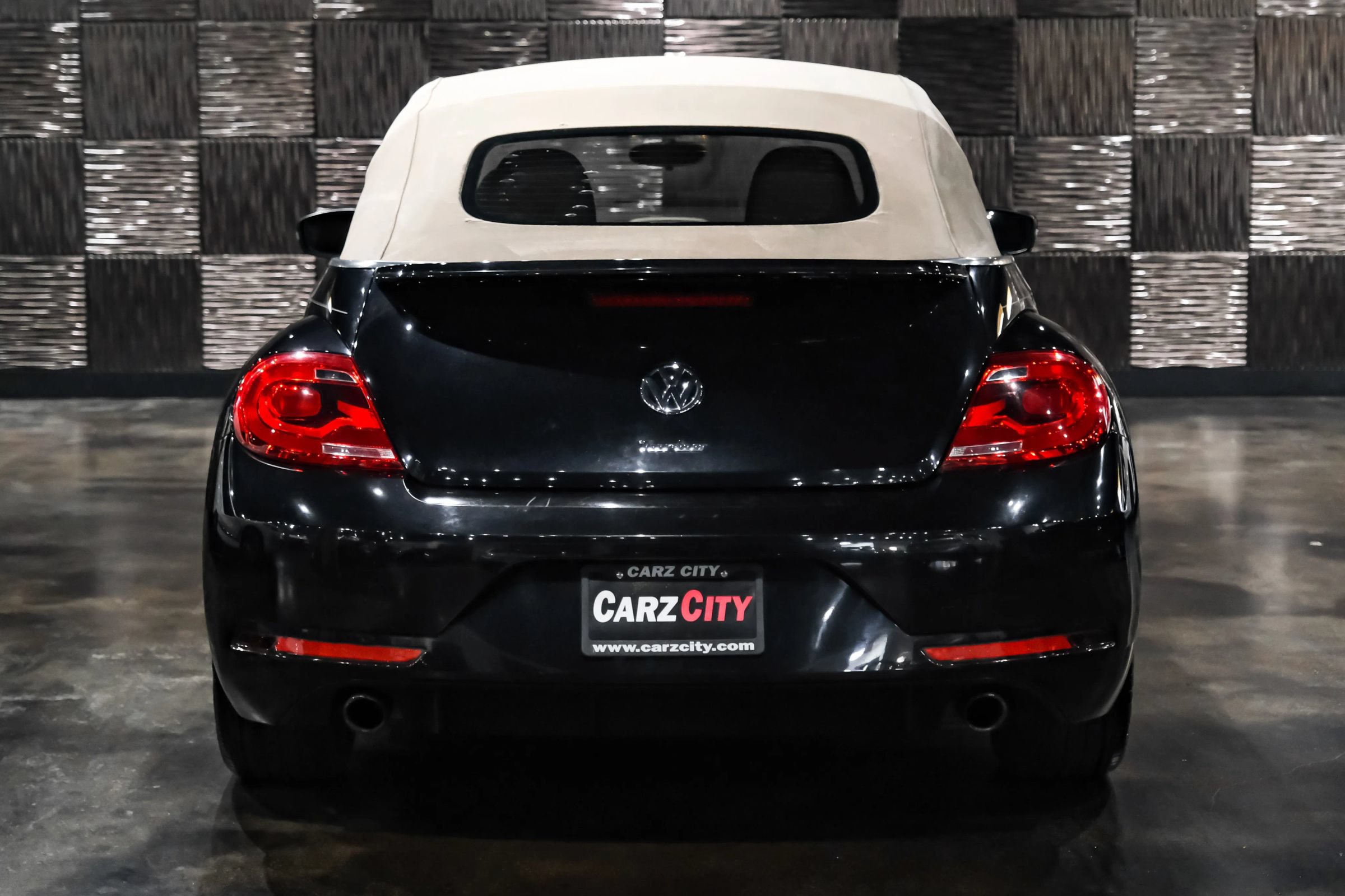 Used 2013 Volkswagen Beetle 2.0T FWD image 14