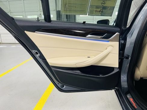 Used 2019 BMW 540i w/ Premium Package image 25
