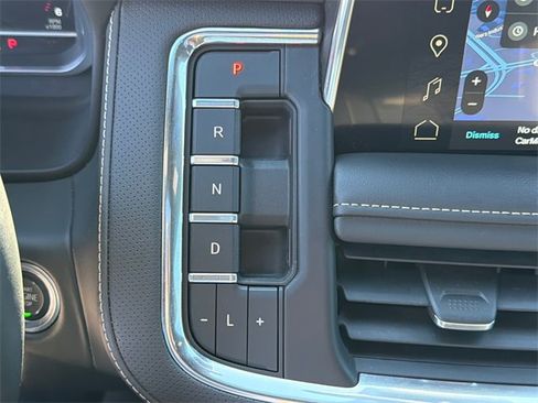 Used 2023 GMC Yukon XL SLT image 32