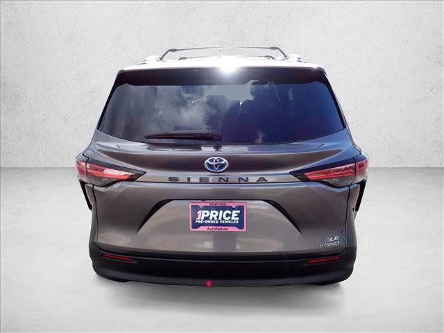 Used 2022 Toyota Sienna LE FWD image 3
