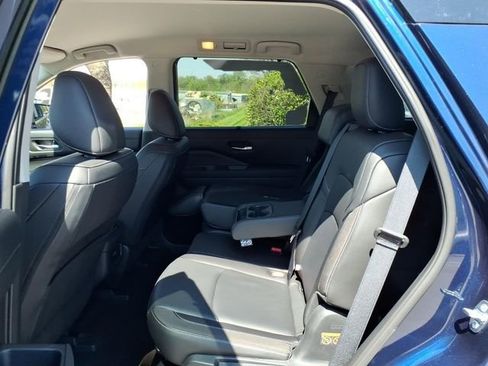 Certified 2025 Nissan Pathfinder SL w/ Cargo Package AWD/4WD image 6
