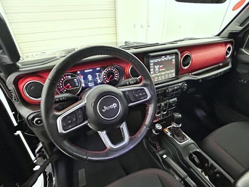 Used 2022 Jeep Wrangler Unlimited Rubicon w/ Cold Weather Group AWD/4WD image 13