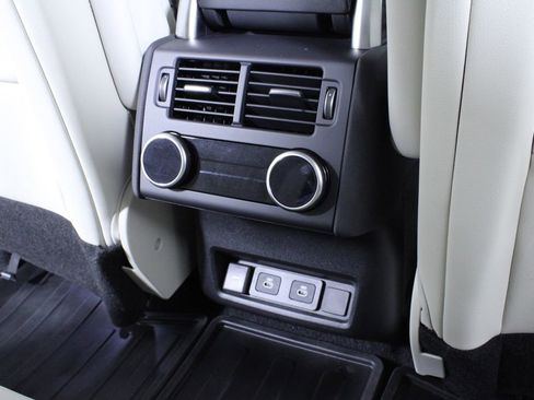 Used 2025 Land Rover Discovery Dynamic SE image 16