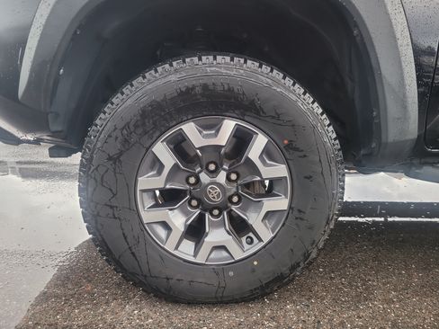 Used 2022 Toyota Tacoma TRD Off-Road w/ Technology Package RWD image 10