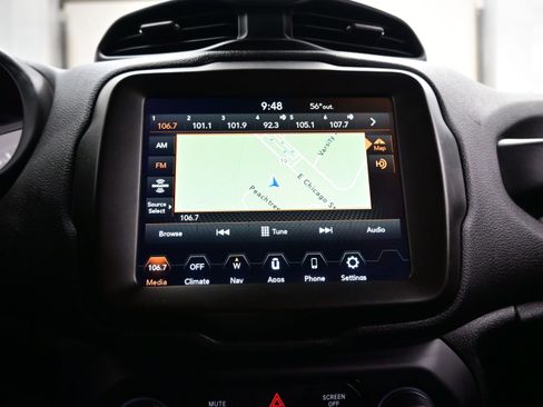 Used 2022 Jeep Renegade Latitude AWD/4WD image 17