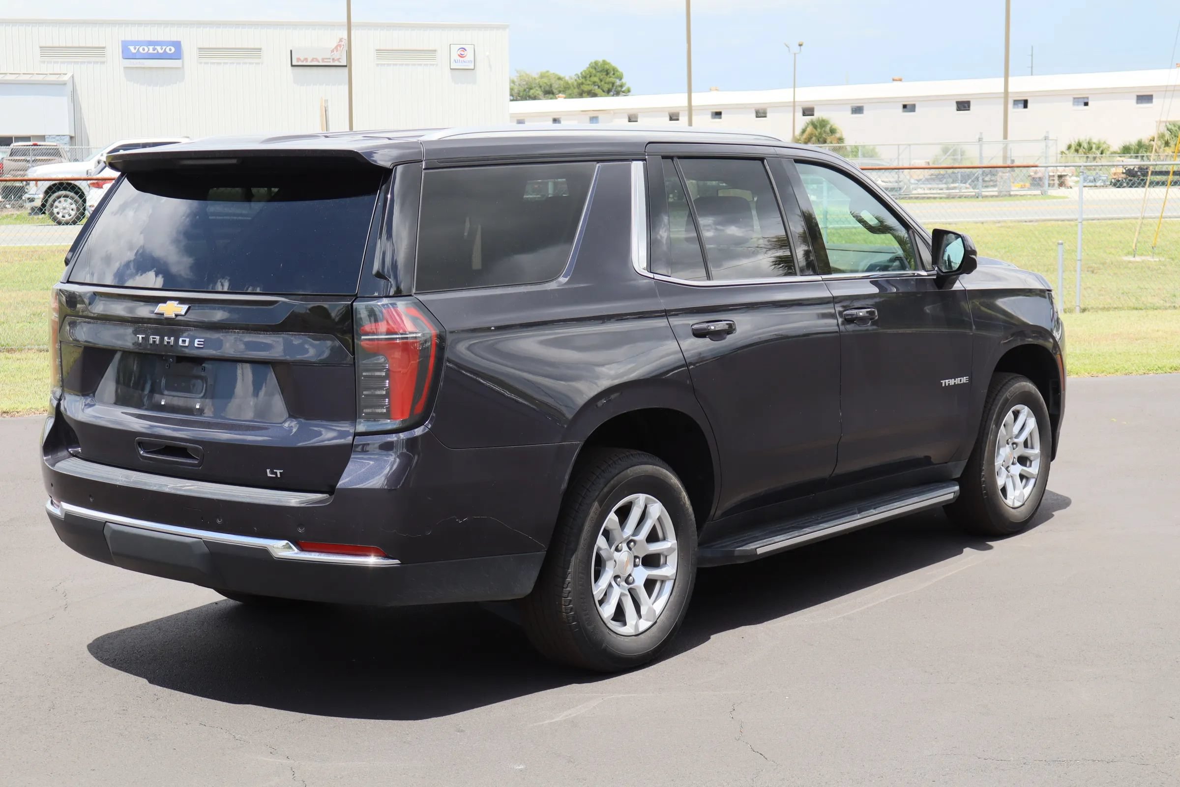 Used 2025 Chevrolet Tahoe LT RWD image 7