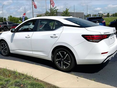 Used 2024 Nissan Sentra SV FWD image 2