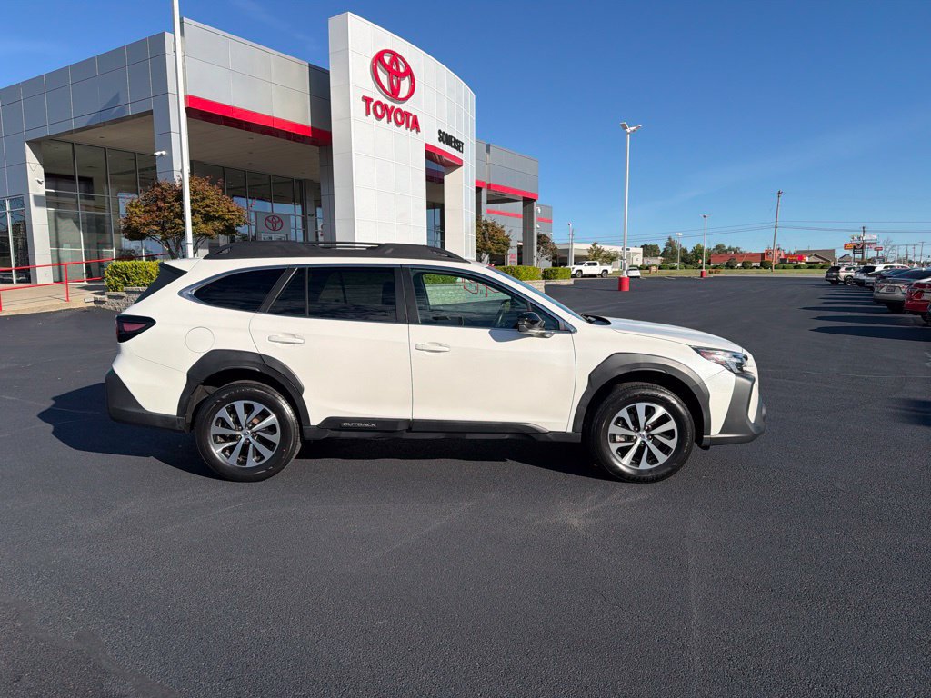 Used 2024 Subaru Outback Premium AWD/4WD image 2