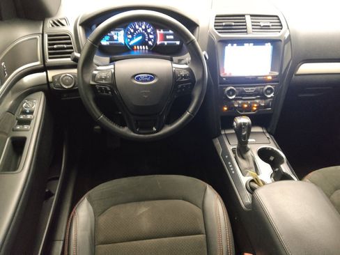 Used 2018 Ford Explorer XLT w/ Equipment Group 202A FWD image 22