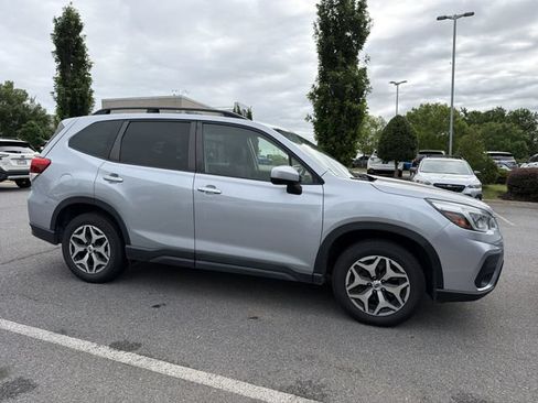 Used 2021 Subaru Forester Premium AWD/4WD image 3