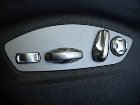 Certified 2025 Porsche Macan image 33