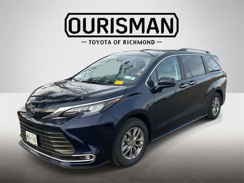 Certified 2024 Toyota Sienna XLE image 9