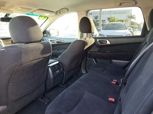 Used 2020 Nissan Pathfinder S image 8