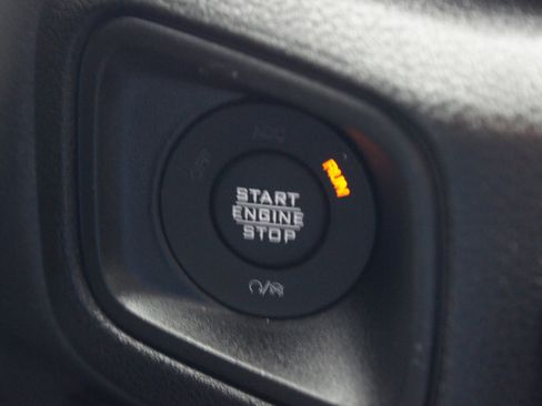 Used 2025 Jeep Gladiator Sport image 7