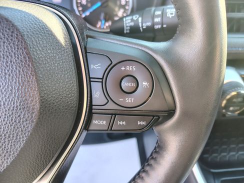 Used 2022 Toyota RAV4 SE image 30