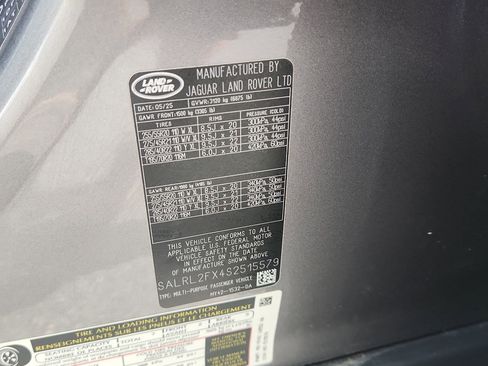 Used 2025 Land Rover Discovery Dynamic SE image 21