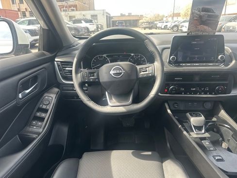 Certified 2025 Nissan Rogue SV w/ SV Premium Package image 16