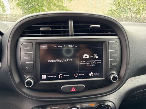 Used 2025 Kia Soul LX w/ LX Technology Package FWD image 20