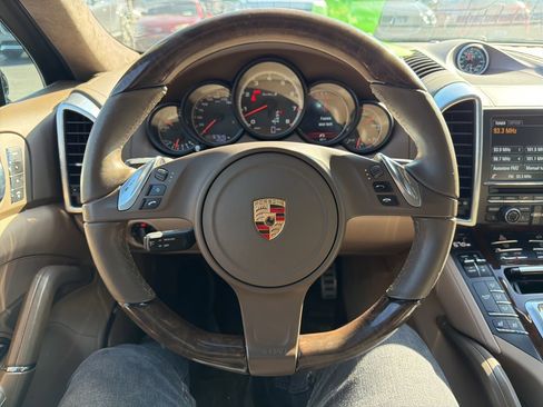 Used 2014 Porsche Cayenne Turbo S image 14