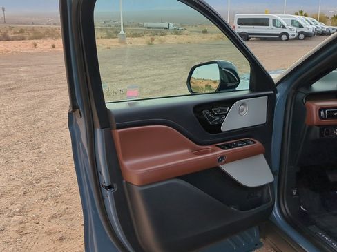 Used 2025 Lincoln Aviator Reserve w/ Equipment Group 201A image 13