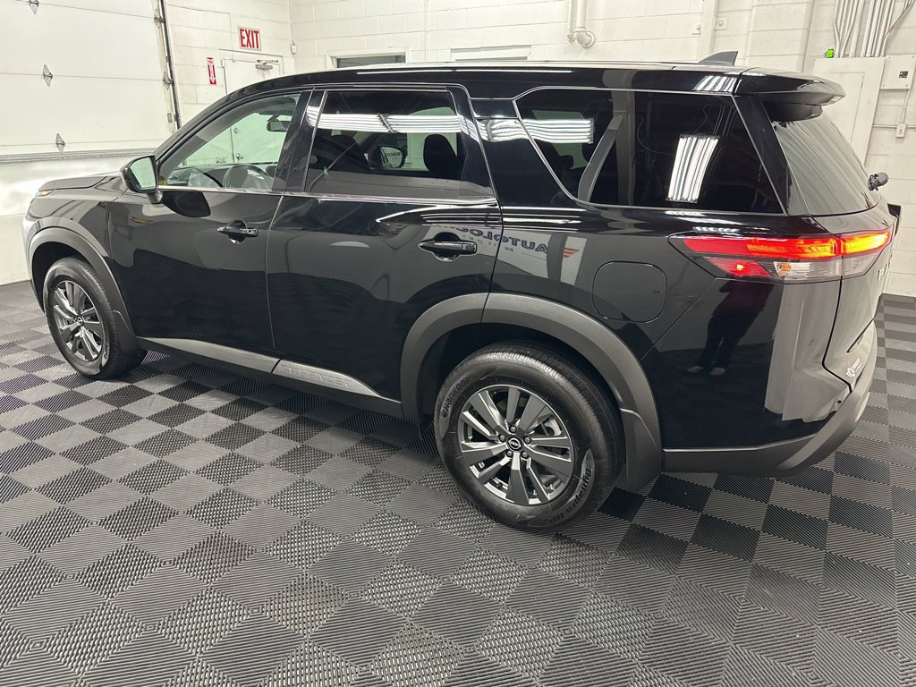 Used 2025 Nissan Pathfinder S AWD/4WD image 7