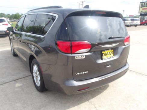 Used 2020 Chrysler Voyager Lxi image 13