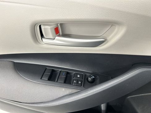 Used 2021 Toyota Corolla LE w/ LE Convenience Package image 11