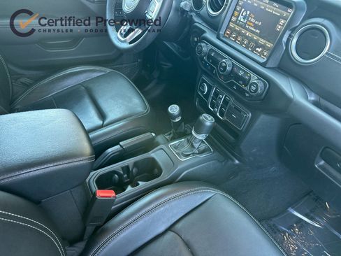 Used 2023 Jeep Wrangler Unlimited Sahara AWD/4WD image 17