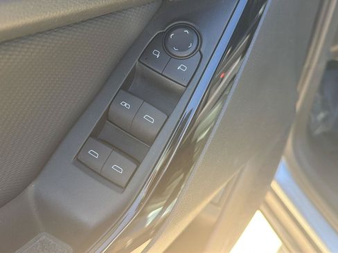 Used 2025 Chevrolet Equinox LT w/ Convenience Package II FWD image 16