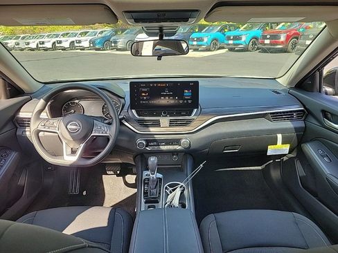 Used 2025 Nissan Altima 2.5 SV w/ SV Special Edition Package AWD/4WD image 10