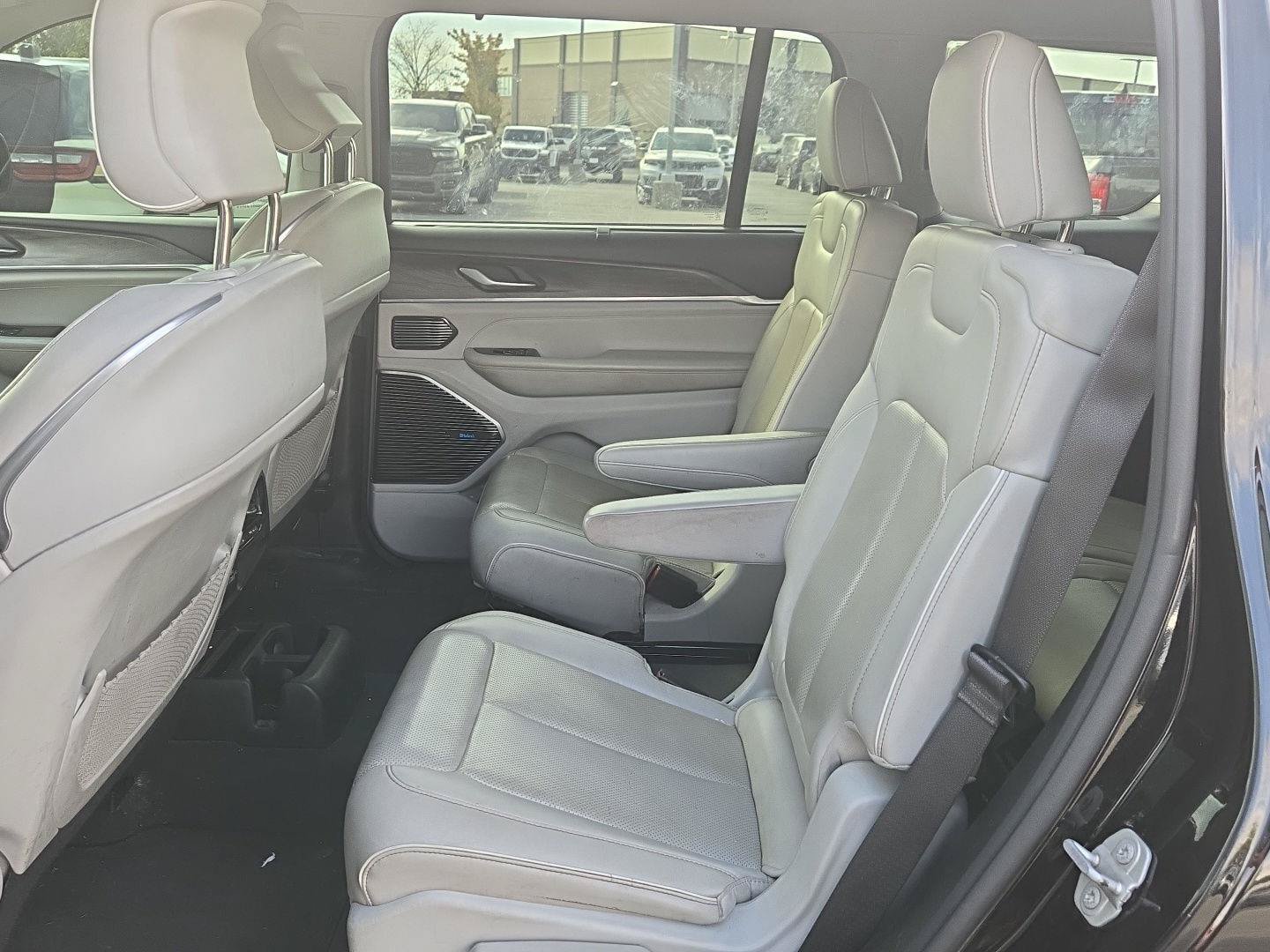 Used 2021 Jeep Grand Cherokee L Overland w/ Luxury Tech Group IV AWD/4WD image 15