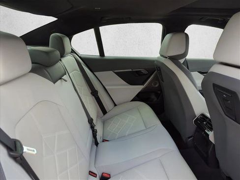 Used 2026 BMW 540i xDrive w/ M Sport Package image 21