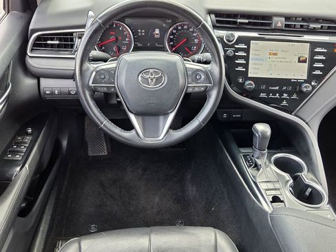 Used 2019 Toyota Camry XSE FWD image 11
