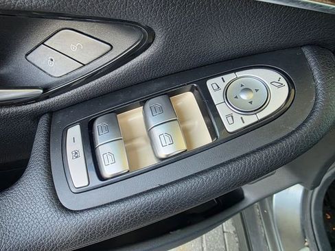 Used 2017 Mercedes-Benz GLC 300 4MATIC image 21
