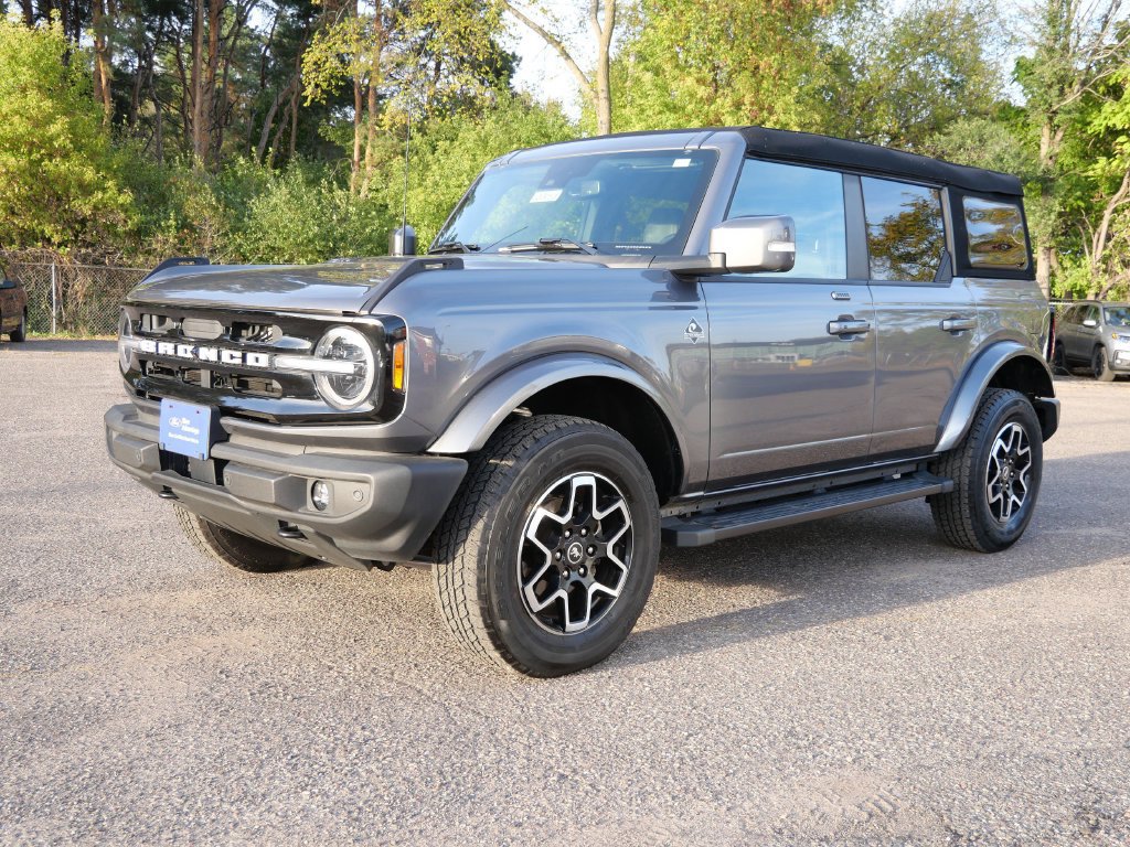 Used 2023 Ford Bronco Outer Banks AWD/4WD image 2
