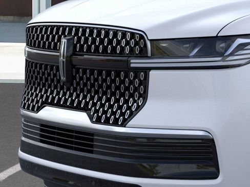 New 2025 Lincoln Navigator Reserve image 17