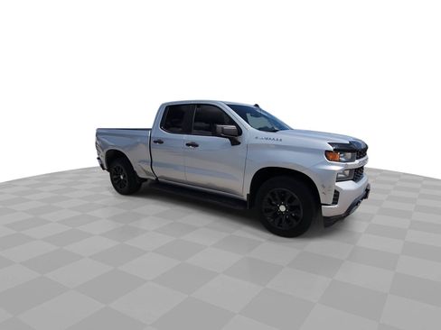 Used 2020 Chevrolet Silverado 1500 Custom w/ Custom Value Package RWD image 2