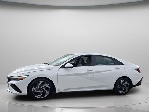 Certified 2025 Hyundai Elantra SEL FWD image 3