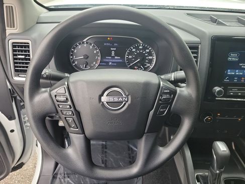 Used 2022 Nissan Frontier SV image 25