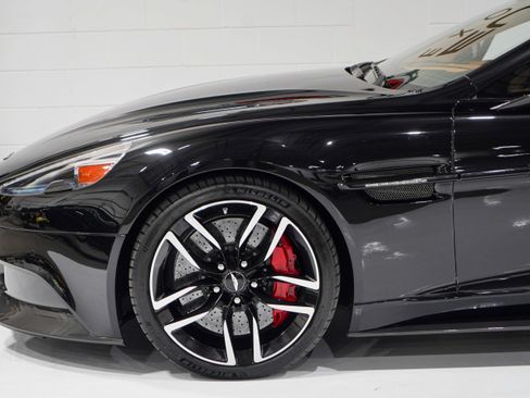 Used 2017 Aston Martin Vanquish Volante RWD image 36