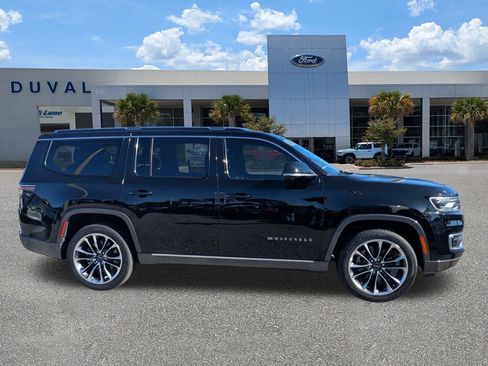 Used 2022 Jeep Wagoneer Series III w/ Premium Group I image 3