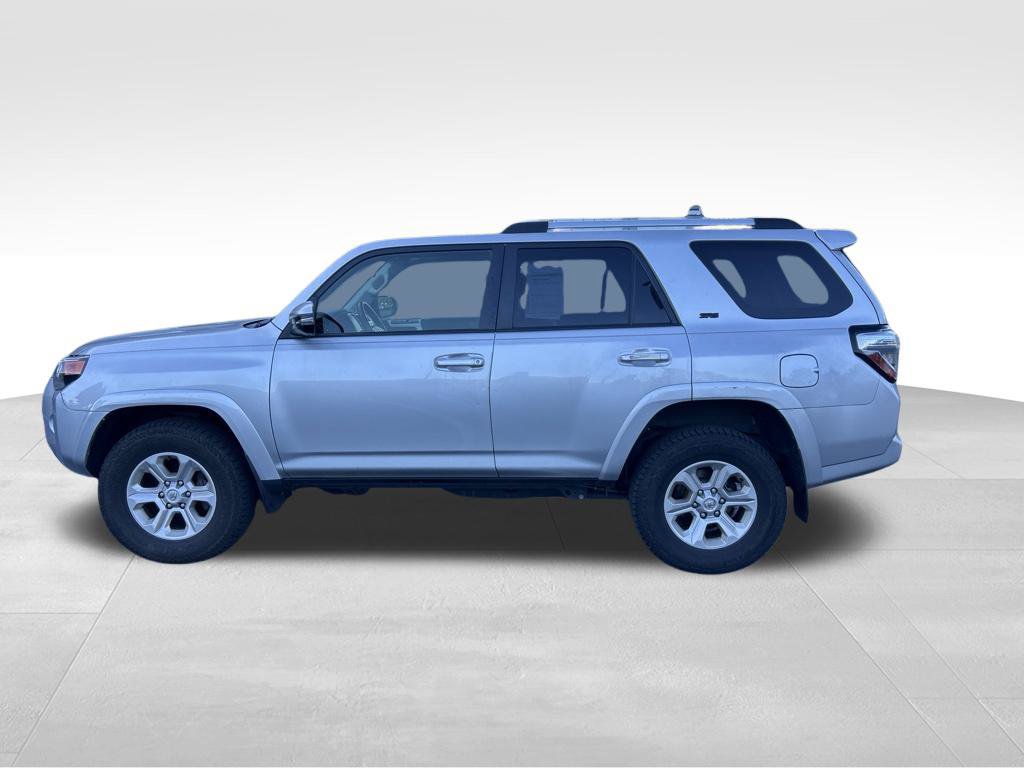 Used 2022 Toyota 4Runner SR5 Premium w/ Moonroof Package AWD/4WD image 2