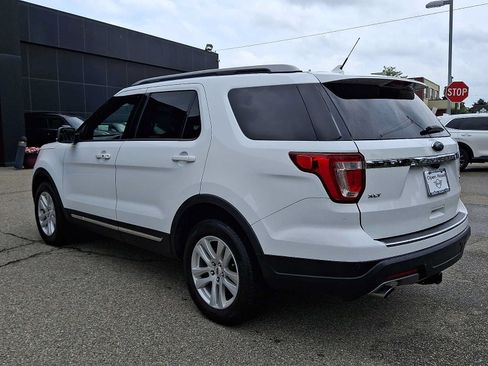 Used 2018 Ford Explorer XLT w/ Equipment Group 202A AWD/4WD image 4