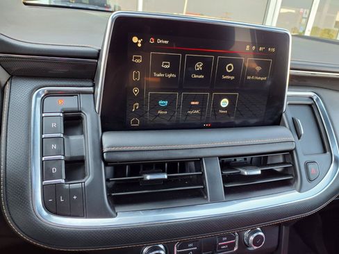 Used 2024 GMC Yukon AT4 w/ AT4 Premium Package AWD/4WD image 8