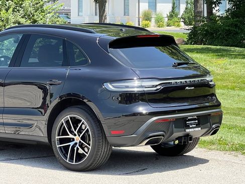 Certified 2025 Porsche Macan AWD/4WD image 9