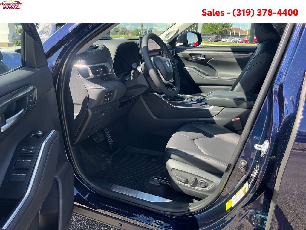 New 2026 Toyota Highlander Platinum AWD/4WD image 12