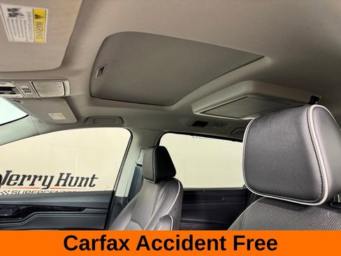 Used 2025 Honda Odyssey Elite image 3
