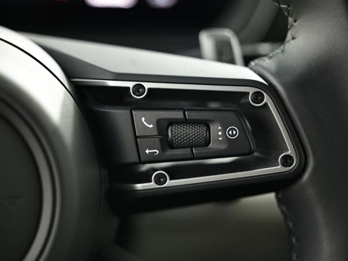 Certified 2025 Porsche Cayenne Coupe AWD/4WD image 38
