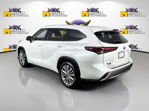 Used 2024 Toyota Highlander Platinum AWD/4WD image 7